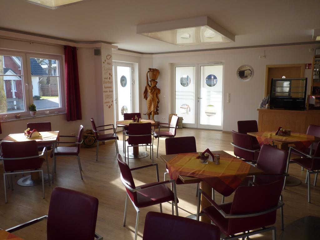 Cafe Und Pension Blohm Greifswald Exterior photo