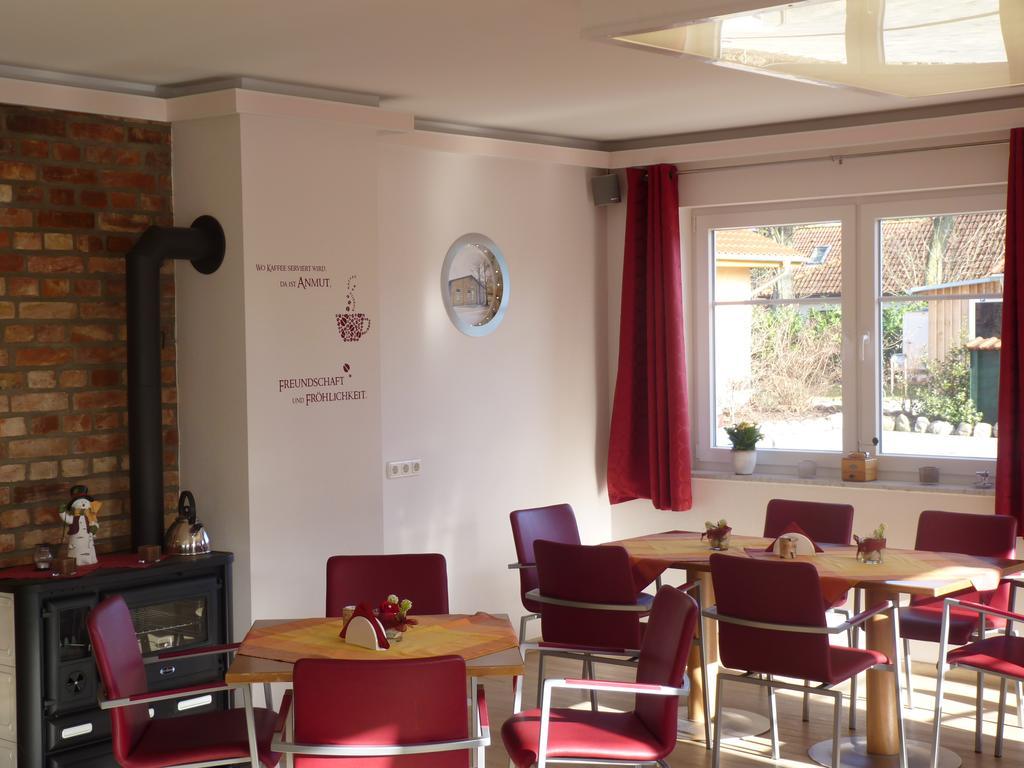 Cafe Und Pension Blohm Greifswald Exterior photo