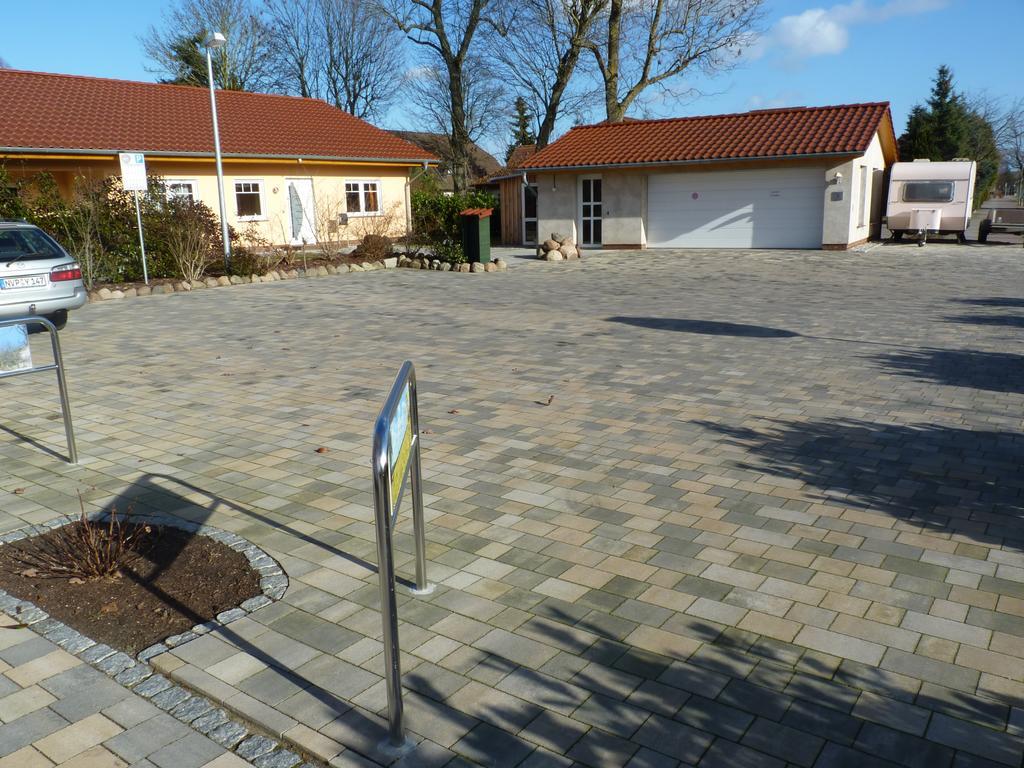 Cafe Und Pension Blohm Greifswald Exterior photo