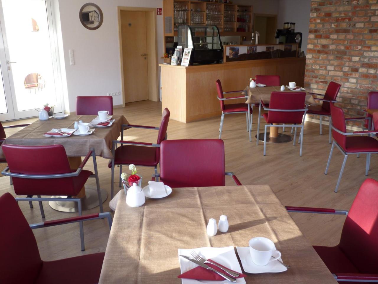 Cafe Und Pension Blohm Greifswald Exterior photo