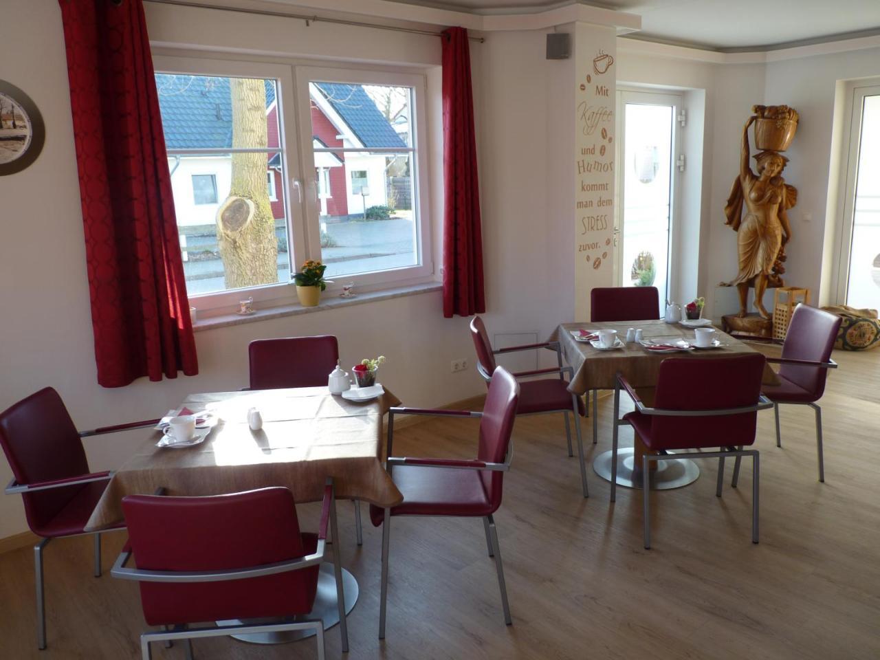 Cafe Und Pension Blohm Greifswald Exterior photo
